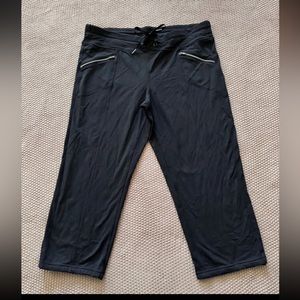 Athleta Women’s  Crop Pants Black Zip Pocket Elastic Waist And Ankles Sz L‎